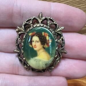 Vintage‎ Woman Cameo Brooch Lapel Pin Rococo Period 18th Century Jewelry